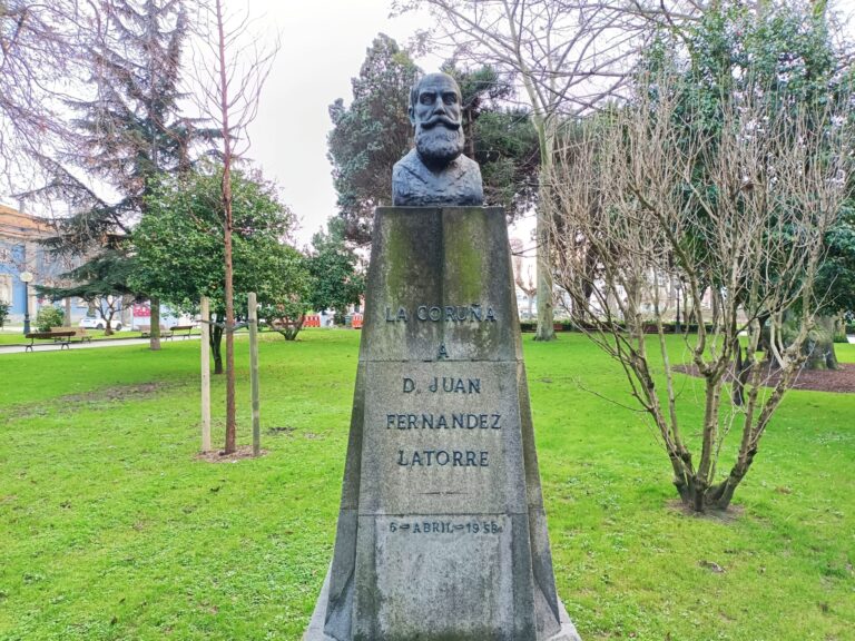 Monumento a Fernández Latorre